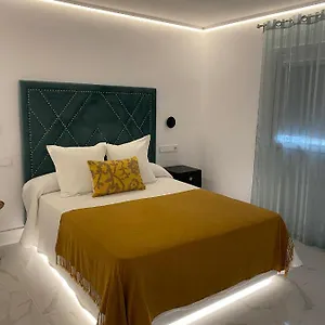 13 Lives In Ibiza città